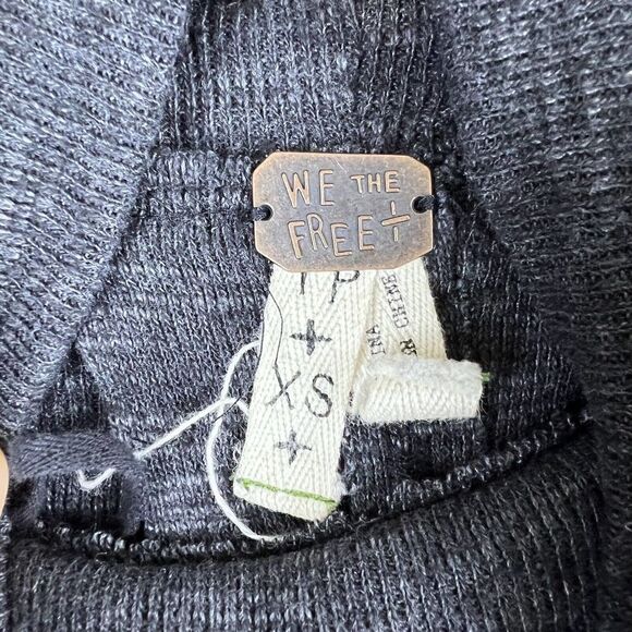 Free People We The Free XS Oversized Gray Split Back Turtleneck Top - Picture 3 of 5